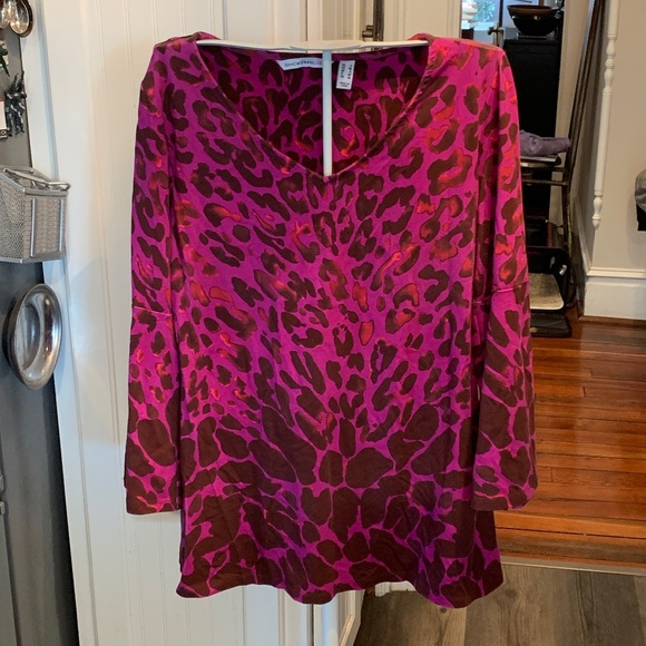 Isaac Mizrahi‎ Live cold  open bell sleeve animal print top. Worn 3x - Picture 1 of 7